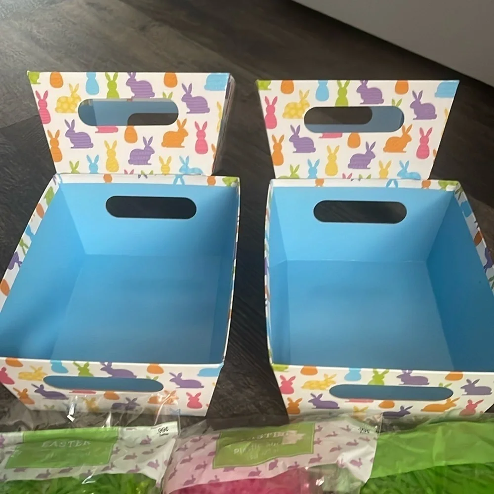 4 basket box and 4 plastic shred for decorative